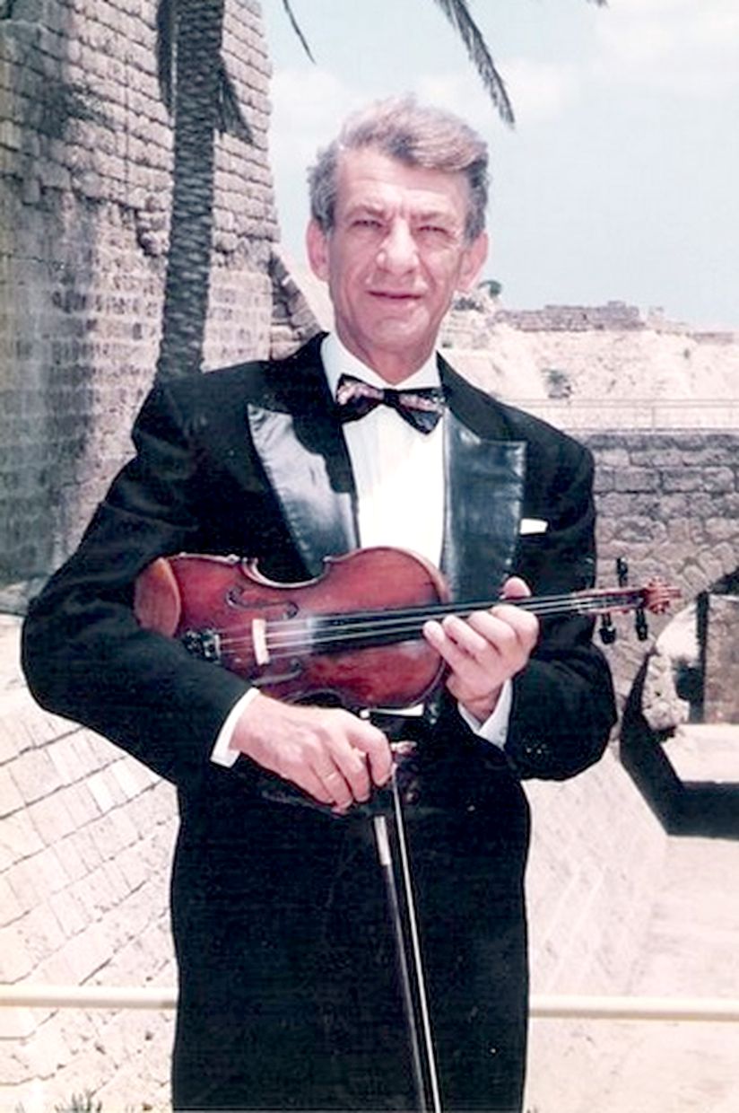 Михаил Пархомовский и Ансамбль скрипачей Сибири